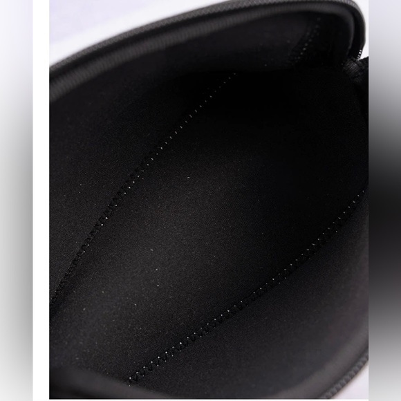 New cosmetic case - Picture 2 of 2